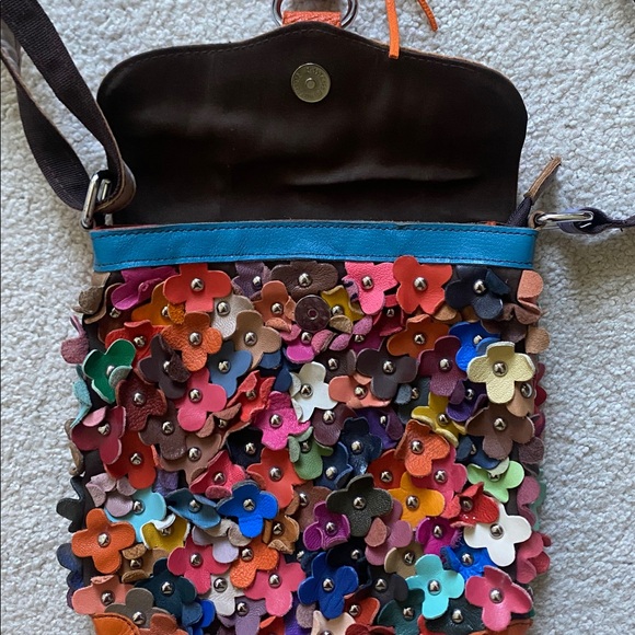 Amerileather Crossbody Bag - Picture 3 of 5